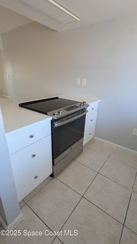 a view of empty room with window