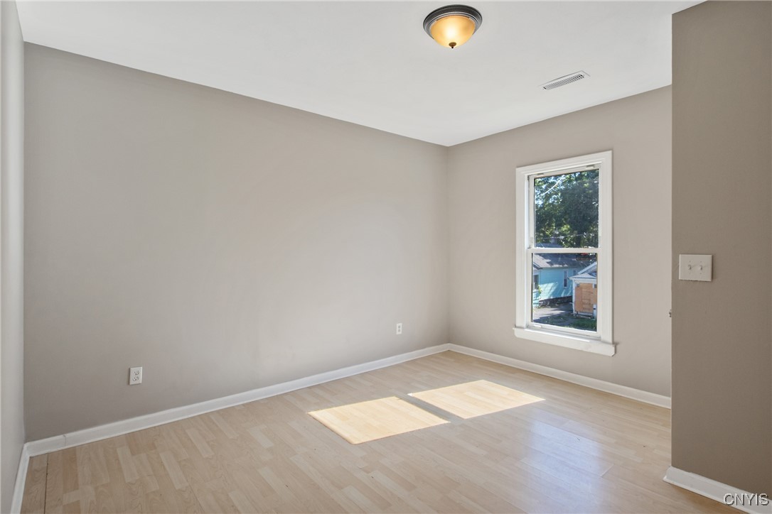 214 Rowland Street Syracuse, NY 13204 - Photo 27 of 45 Second Floor Livingroom