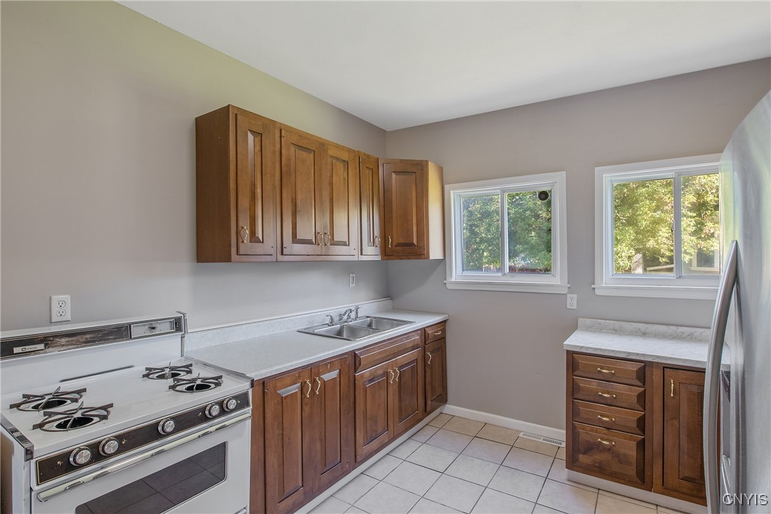 214 Rowland Street Syracuse, NY 13204 - Photo 7 of 45 First Floor Kitchen