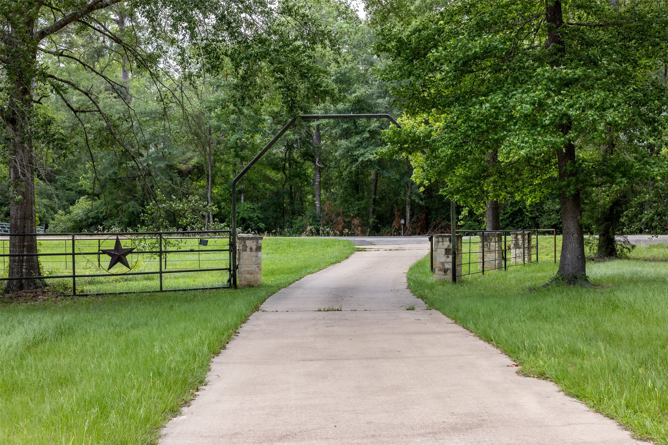 17042 Highway 21 Grapeland, TX 75844 - Photo 3 of 47