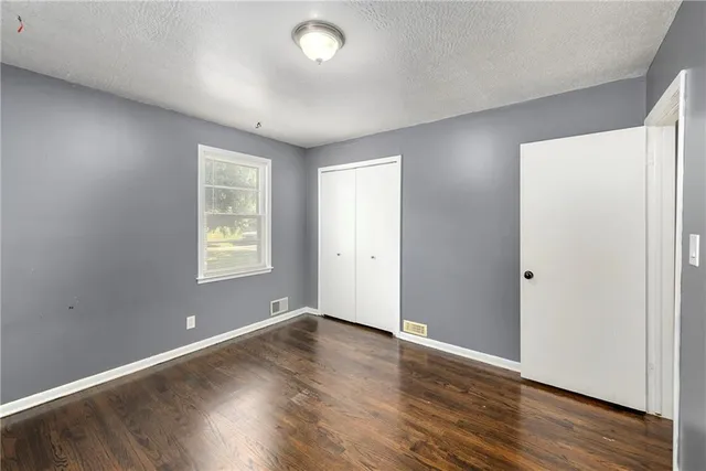 $249,500 | 1110 West 24TH Street South, Independence, MO 64052