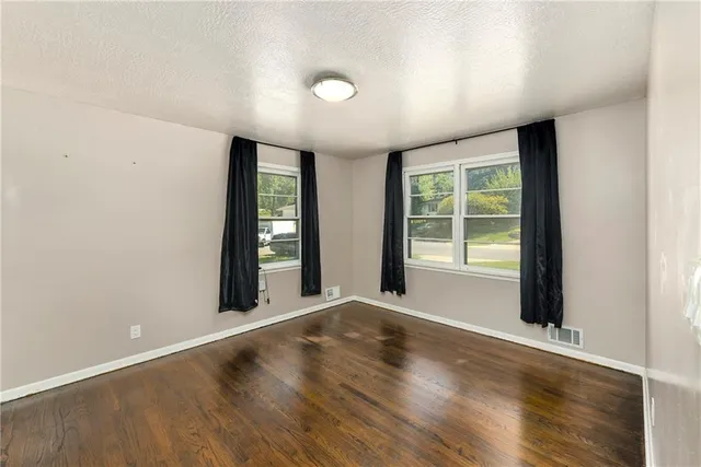 $249,500 | 1110 West 24TH Street South, Independence, MO 64052