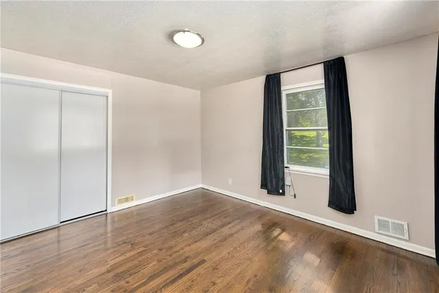 $249,500 | 1110 West 24TH Street South, Independence, MO 64052