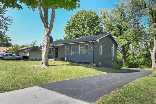 $249,500 | 1110 West 24TH Street South, Independence, MO 64052