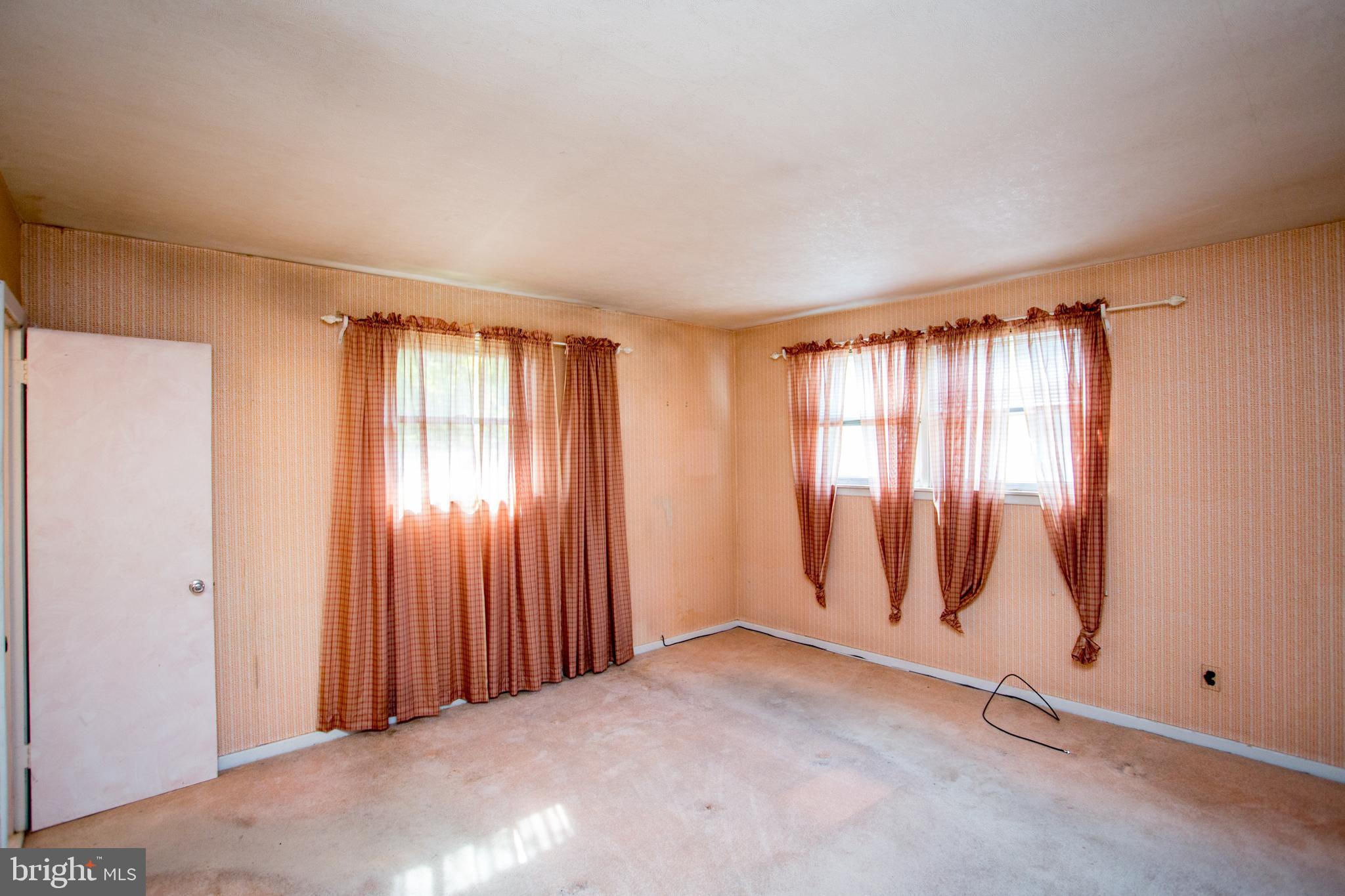9229 Pine Road Philadelphia, PA 19115 - Photo 16 of 33