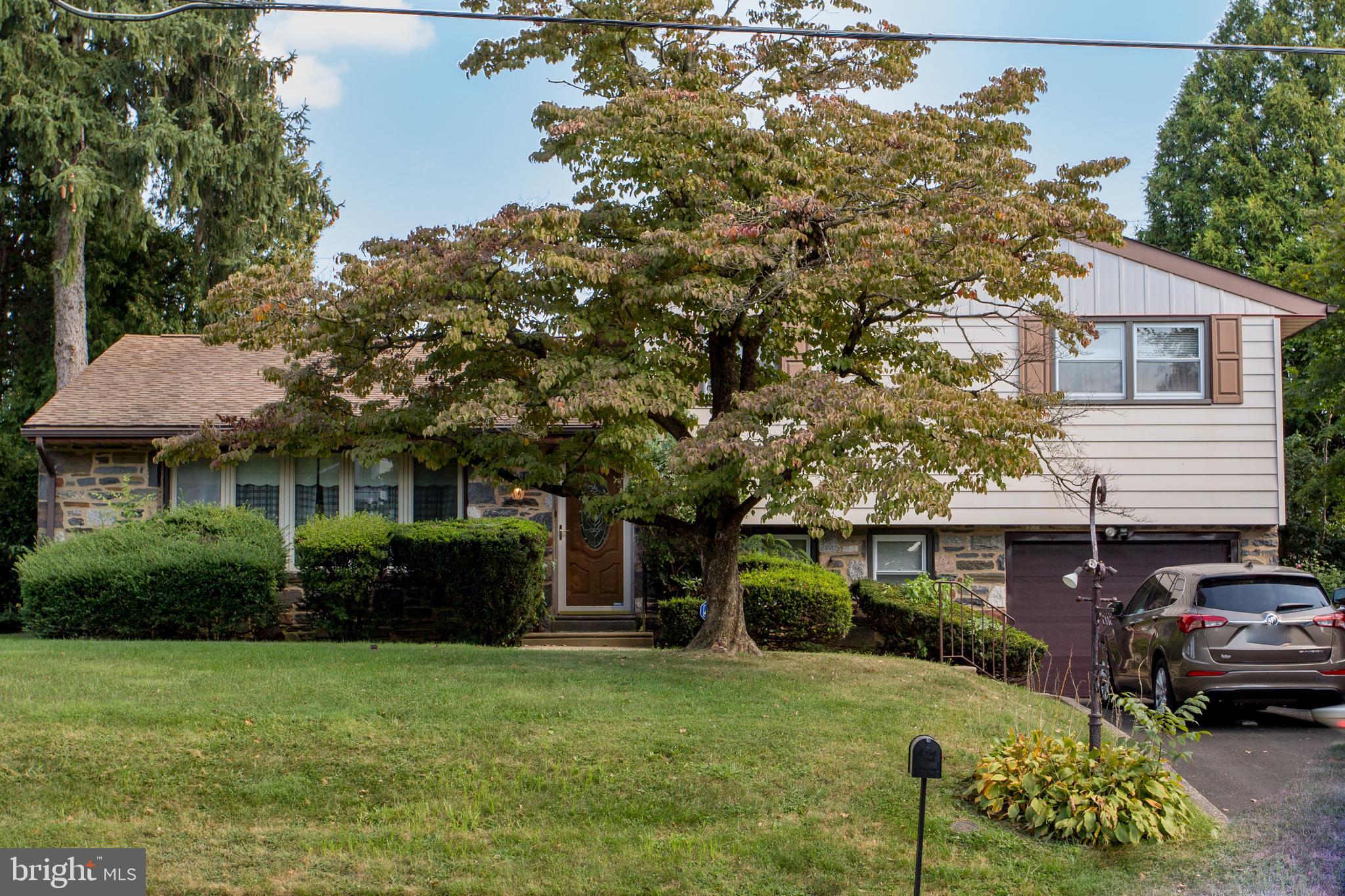 9229 Pine Road Philadelphia, PA 19115 - Photo 4 of 33