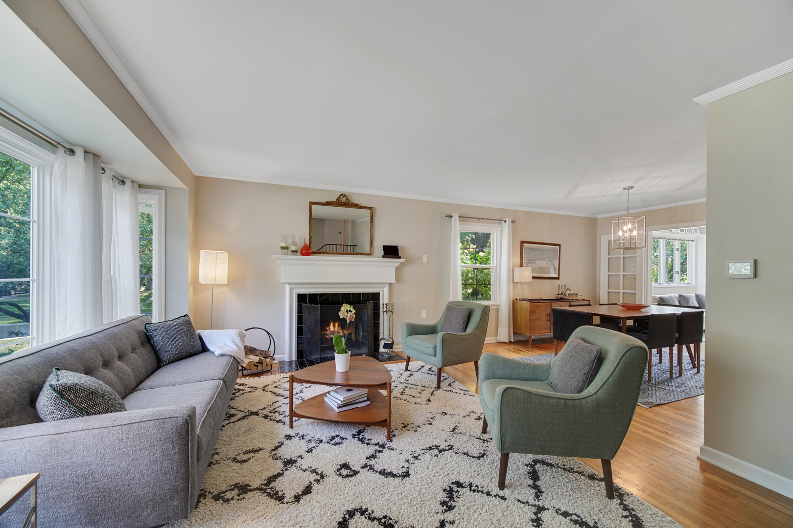 92 Williamsburg Road Evanston, IL 60203 - Photo 2 of 14 a living room with furniture fireplace and window