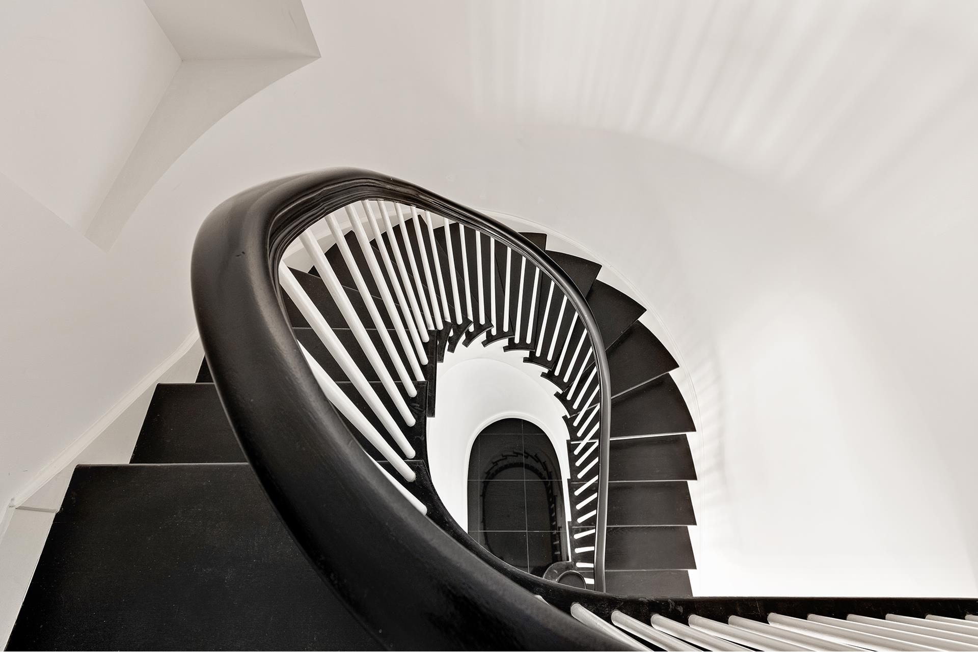 923 5th Avenue, Unit 12E/11 Manhattan, NY 10021 - Photo 6 of 14 a close view of a fireplace in the balcony