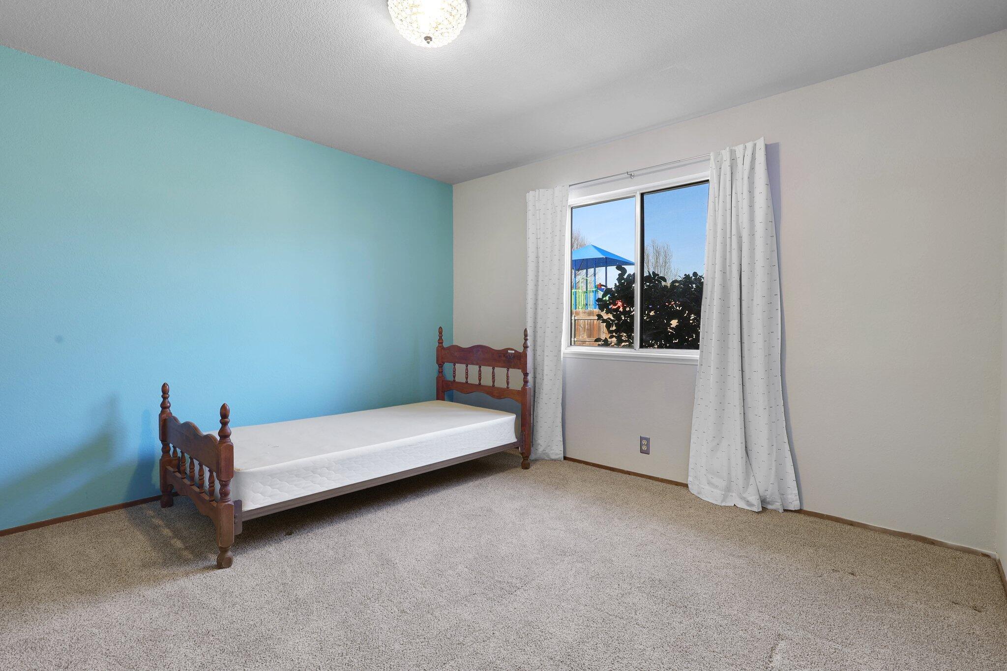 2670 Marvin Trail Redding, CA 96001 - Photo 18 of 27 Bedroom 2