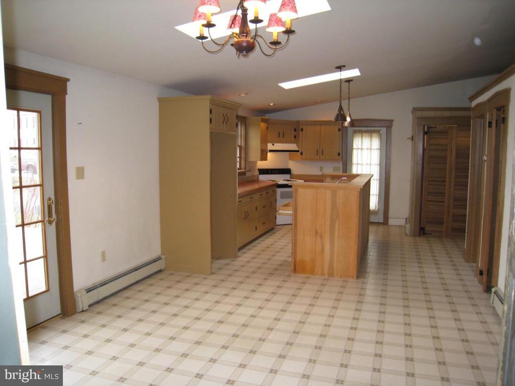 1527 Lampeter Road Lancaster, PA 17602 - Photo 7 of 10 Gallery Image 7