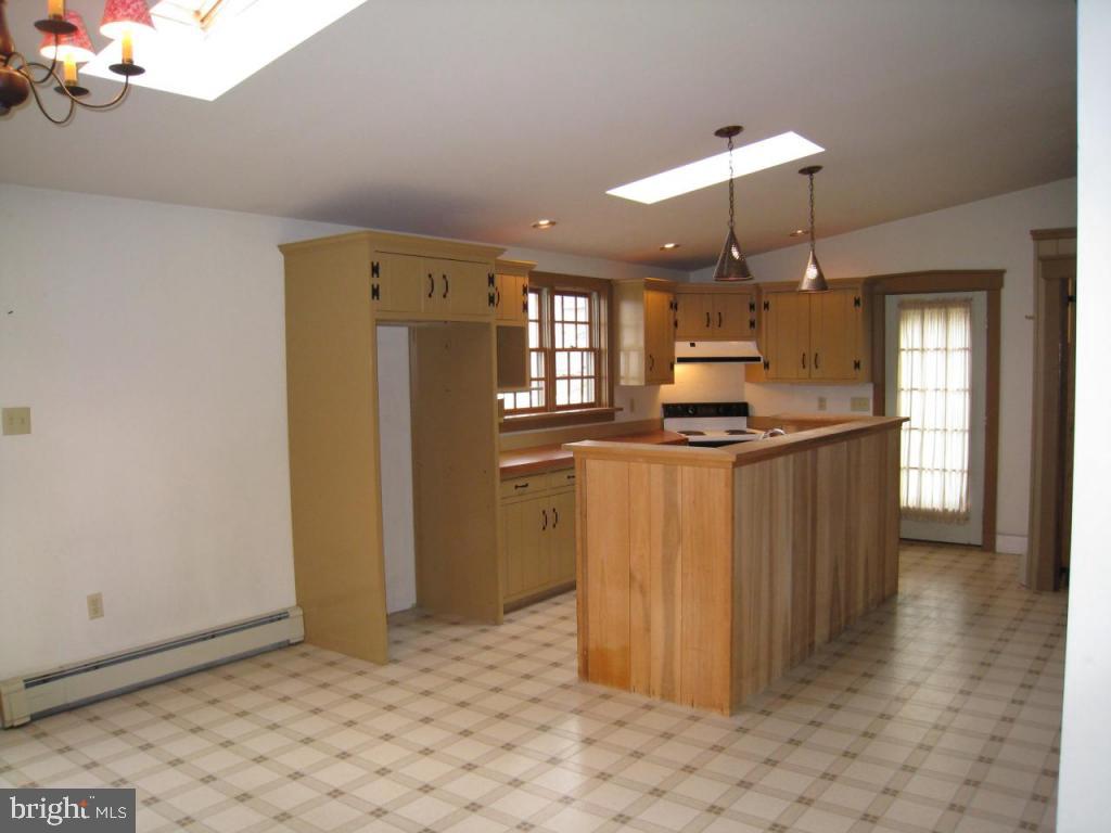 1527 Lampeter Road Lancaster, PA 17602 - Photo 8 of 10 Gallery Image 8