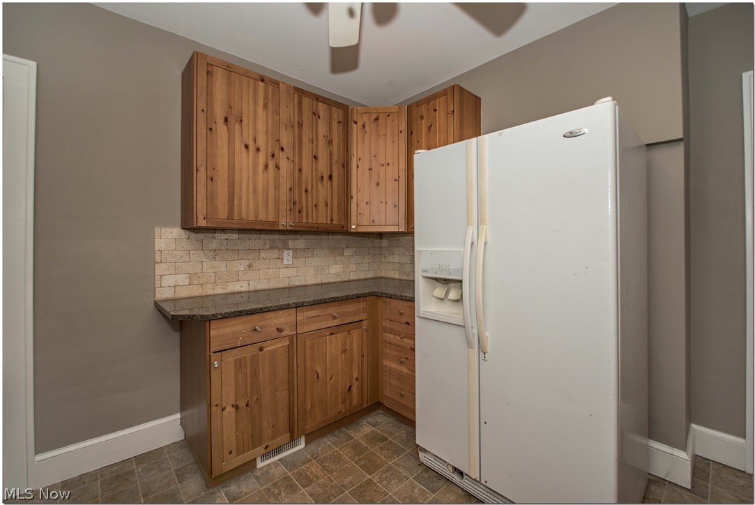 1403 Dill Road Cleveland, OH 44121 - Photo 10 of 31