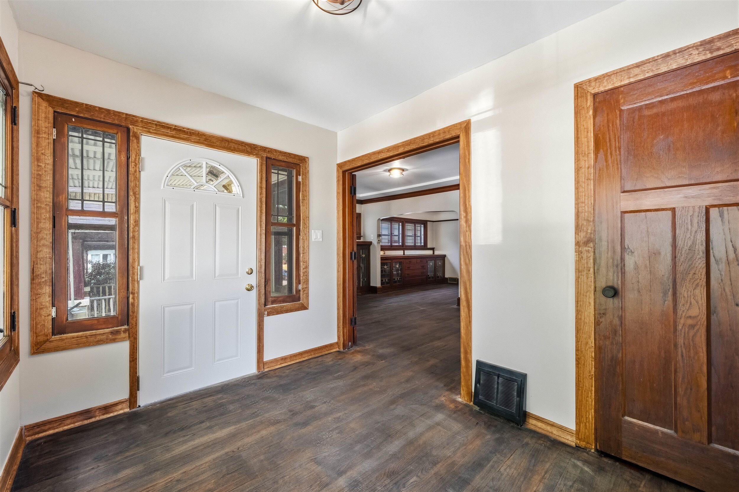 2419 North 53rd Street Milwaukee, WI 53210 - Photo 3 of 28 03-Foyer