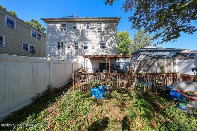 a view of house with garden