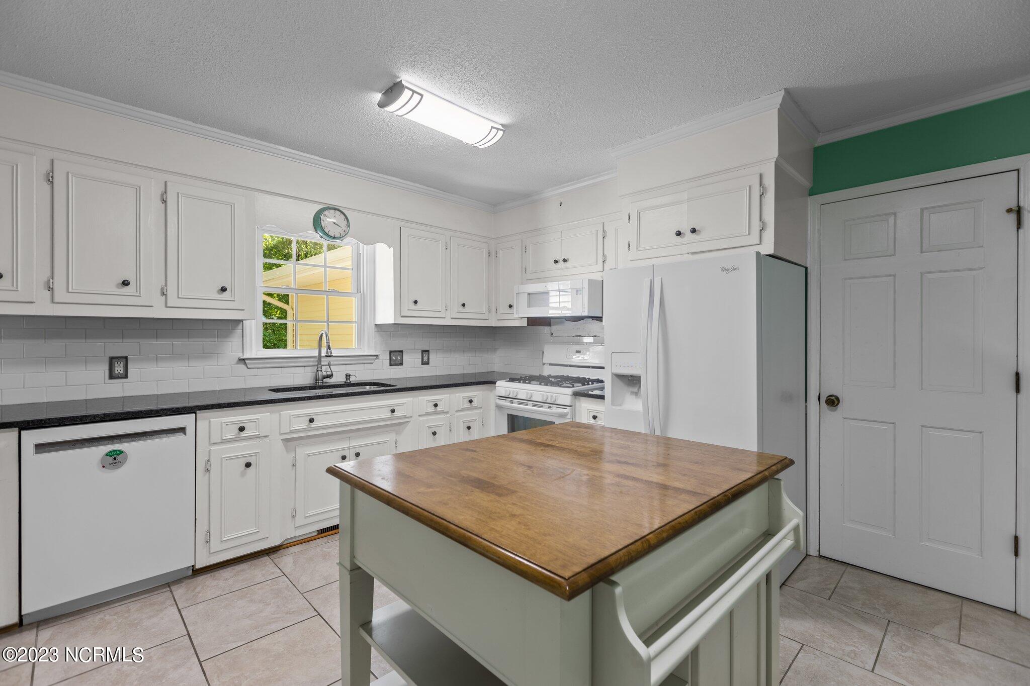 109 Alderson Road Washington, NC 27889 - Photo 16 of 49 Kitchen View 3