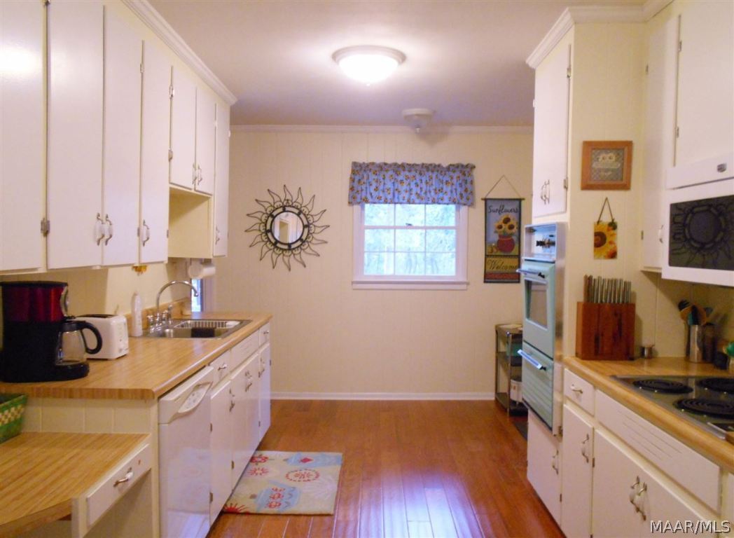 1134 Lakeview Road Ozark, AL 36360 - Photo 13 of 36 Wonderful flow