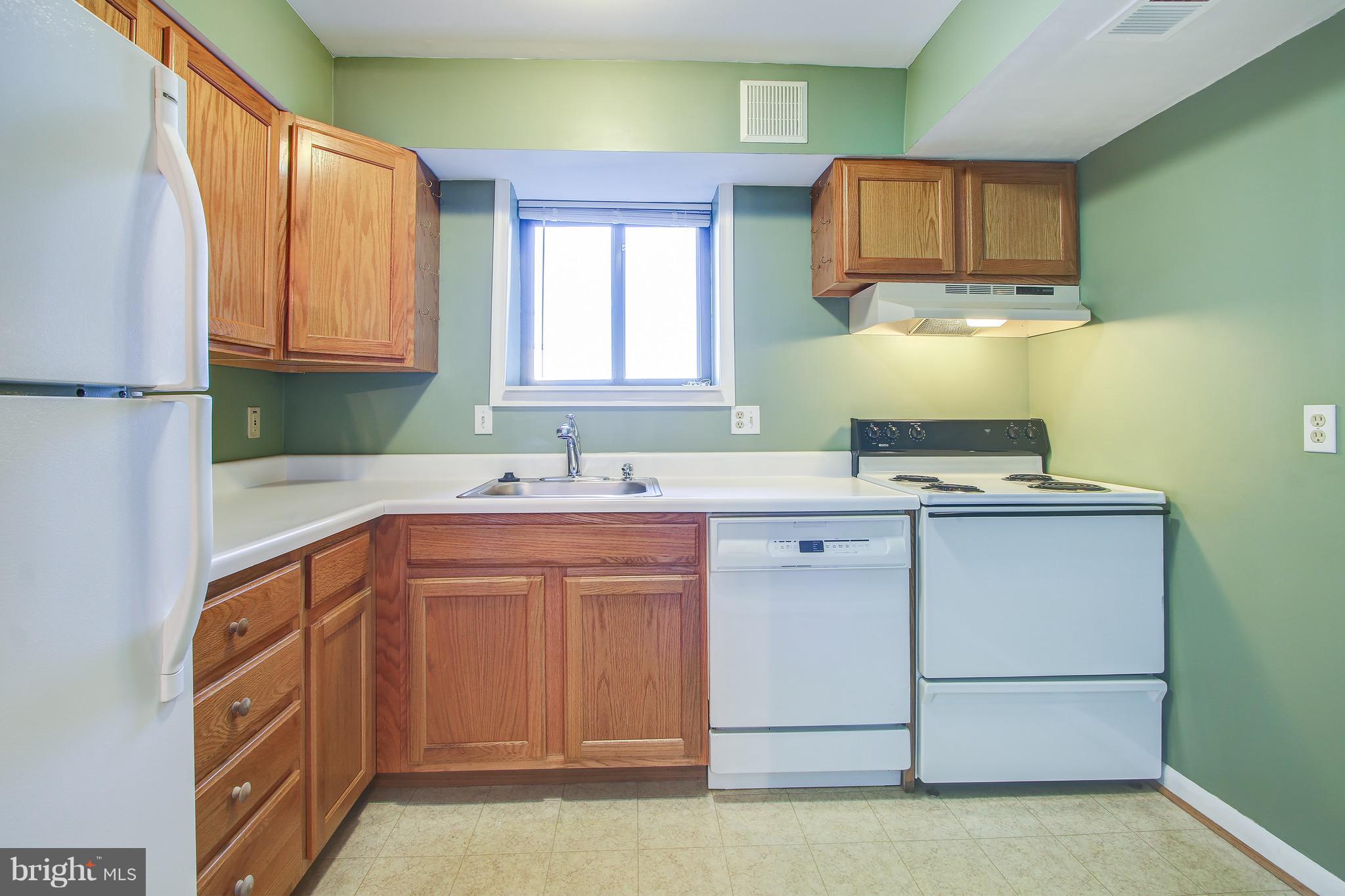 17820 Buehler Road, Unit 172 Olney, MD 20832 - Photo 8 of 30 Kitchen