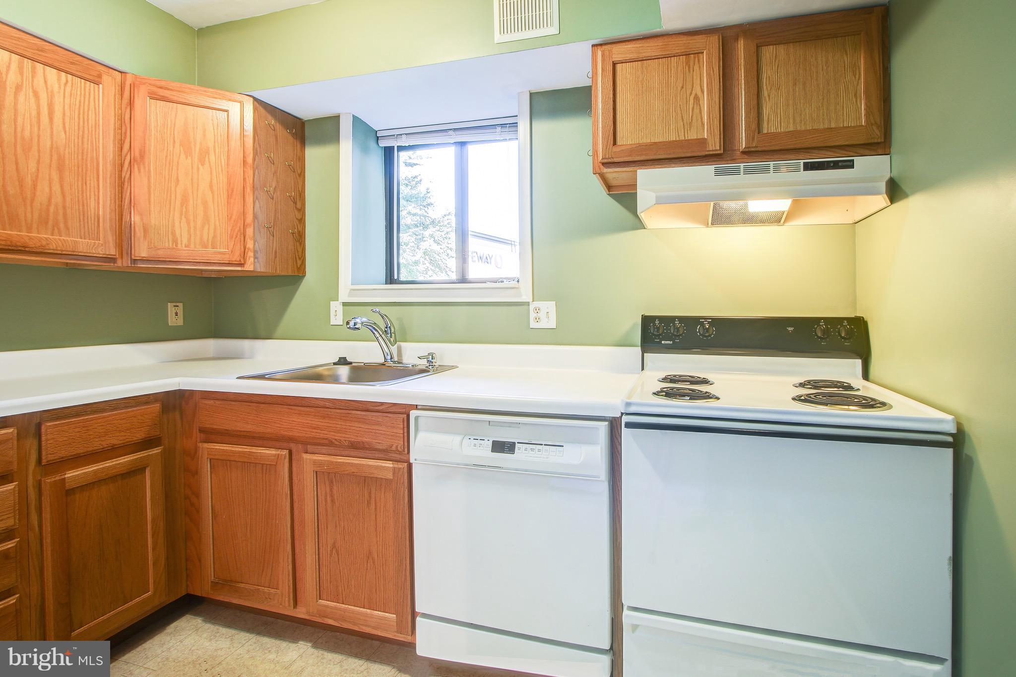 17820 Buehler Road, Unit 172 Olney, MD 20832 - Photo 9 of 30 Kitchen