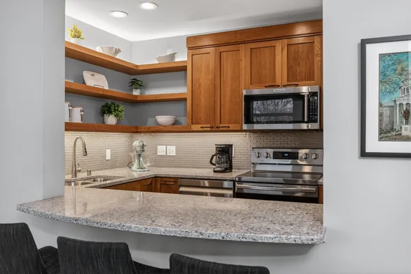 $650,000 | 15 South Broom Street, Unit 401, Madison, WI 53703