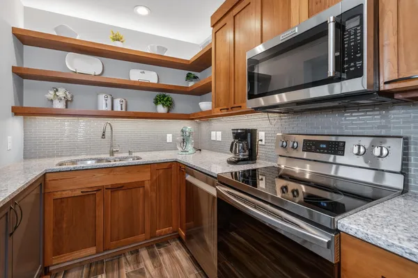 $650,000 | 15 South Broom Street, Unit 401, Madison, WI 53703