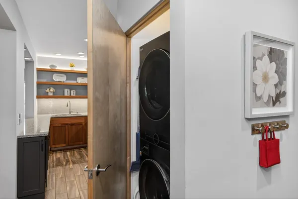 $650,000 | 15 South Broom Street, Unit 401, Madison, WI 53703