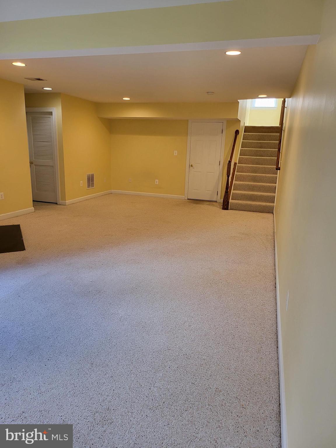 6161 Popes Creek Place Haymarket, VA 20169 - Photo 21 of 23 a view of an empty room with a sink