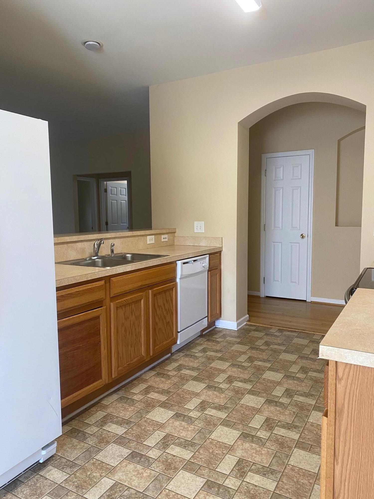257 Westbrooke Road Summerville, SC 29486 - Photo 5 of 18 Kitchen 3