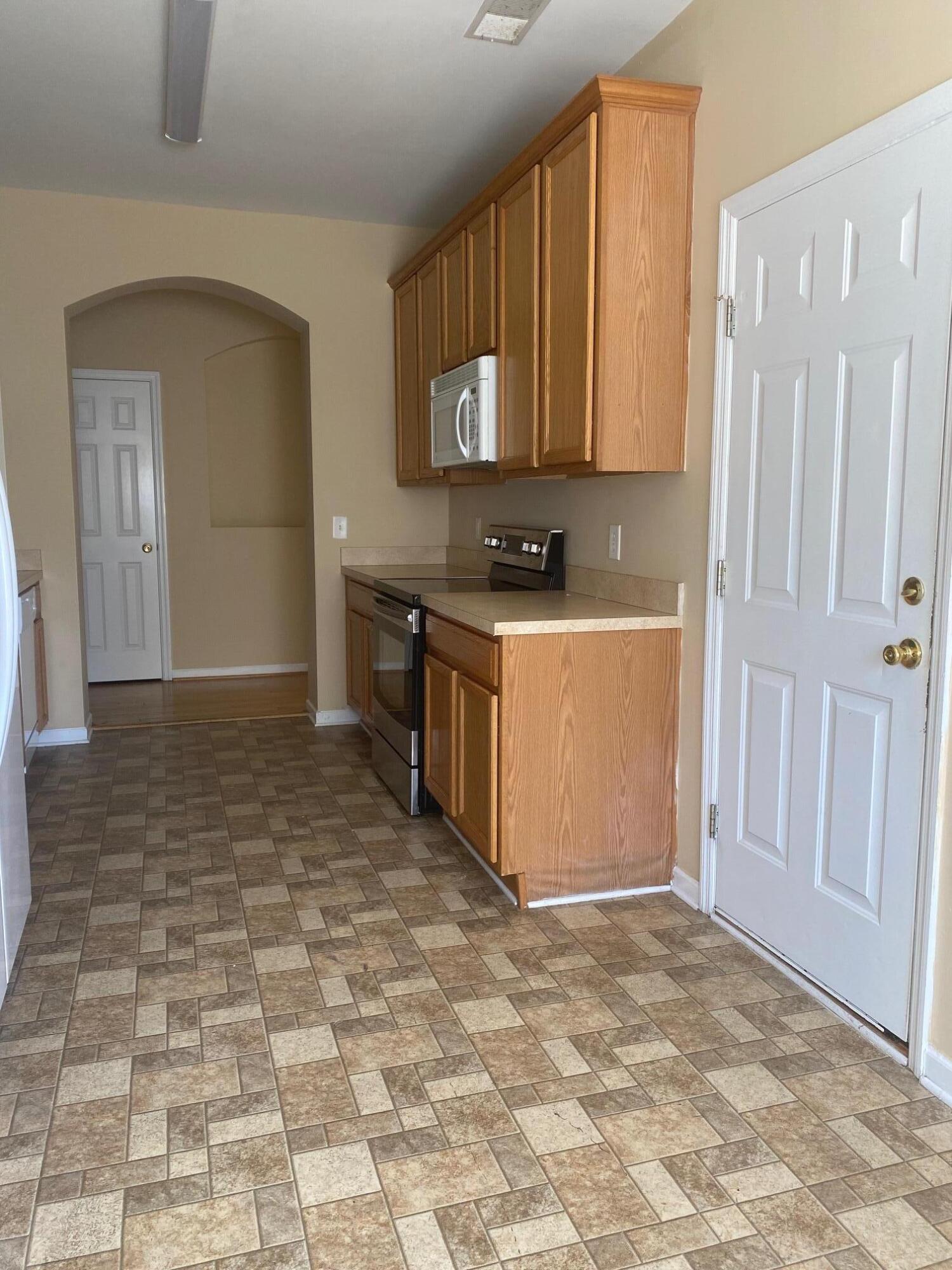 257 Westbrooke Road Summerville, SC 29486 - Photo 6 of 18 Kitchen 2