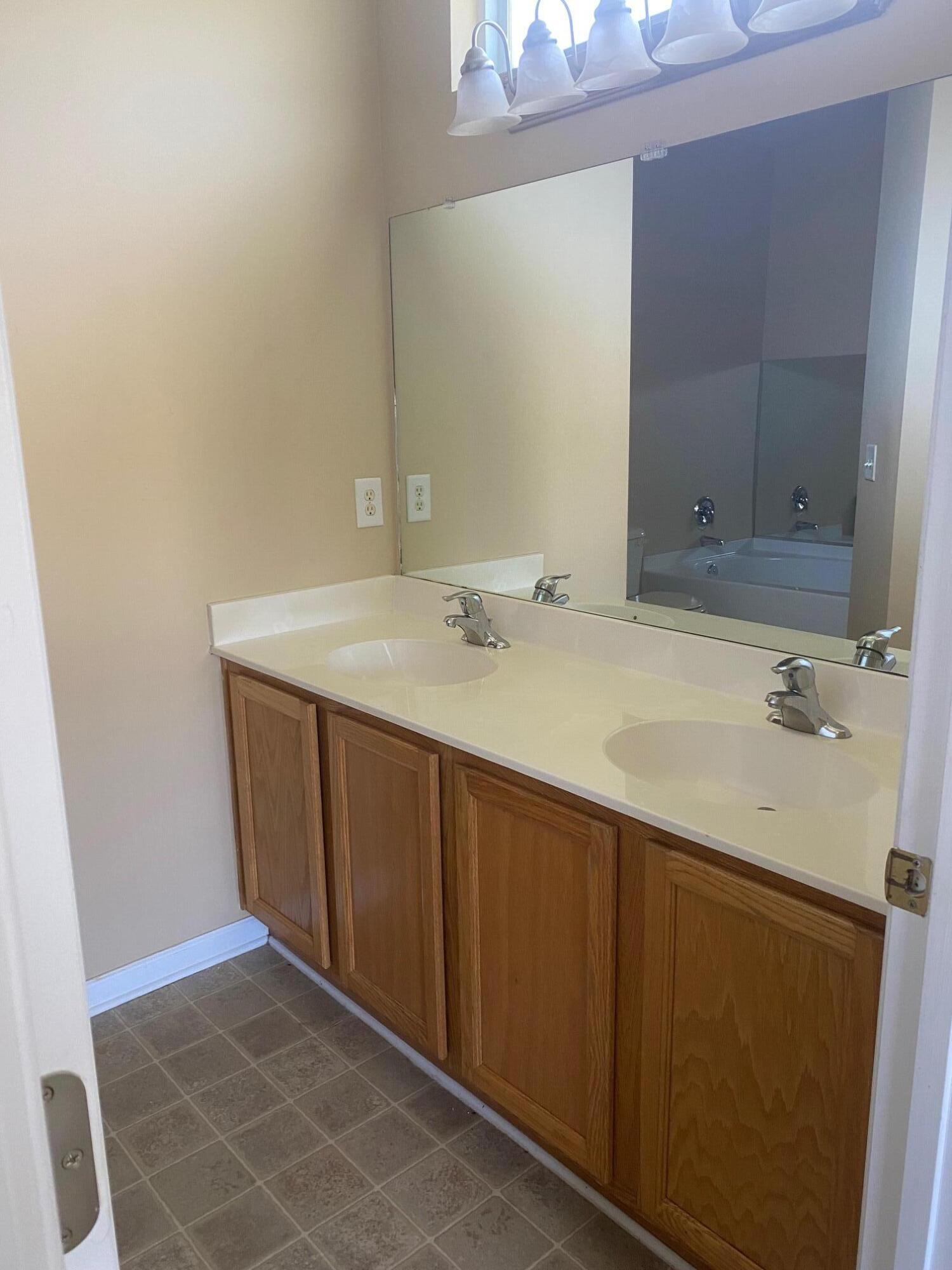 257 Westbrooke Road Summerville, SC 29486 - Photo 10 of 18 MB 2
