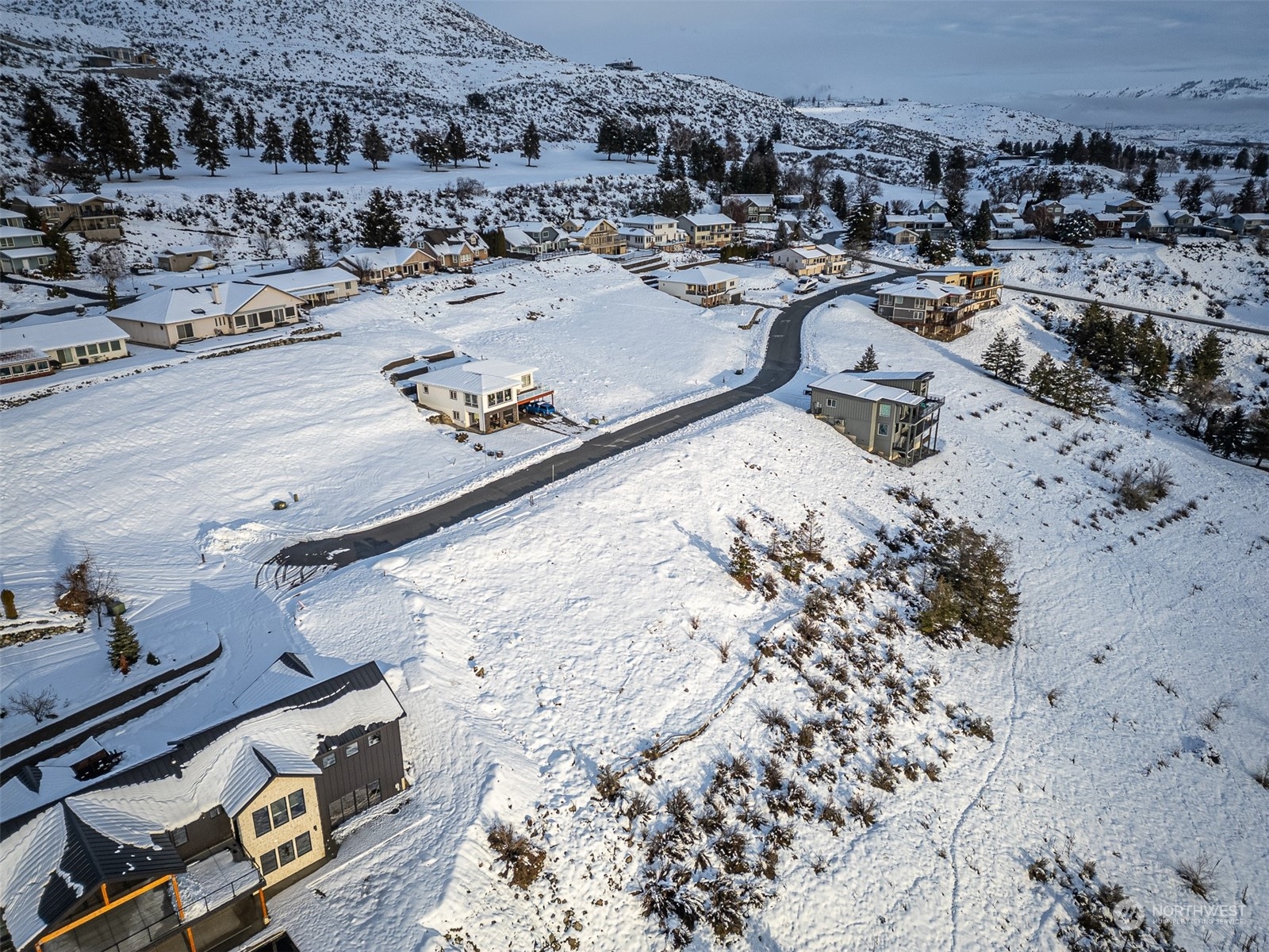 124 Hillcrest Place Chelan, WA 98816 - Photo 17 of 22 view of a city