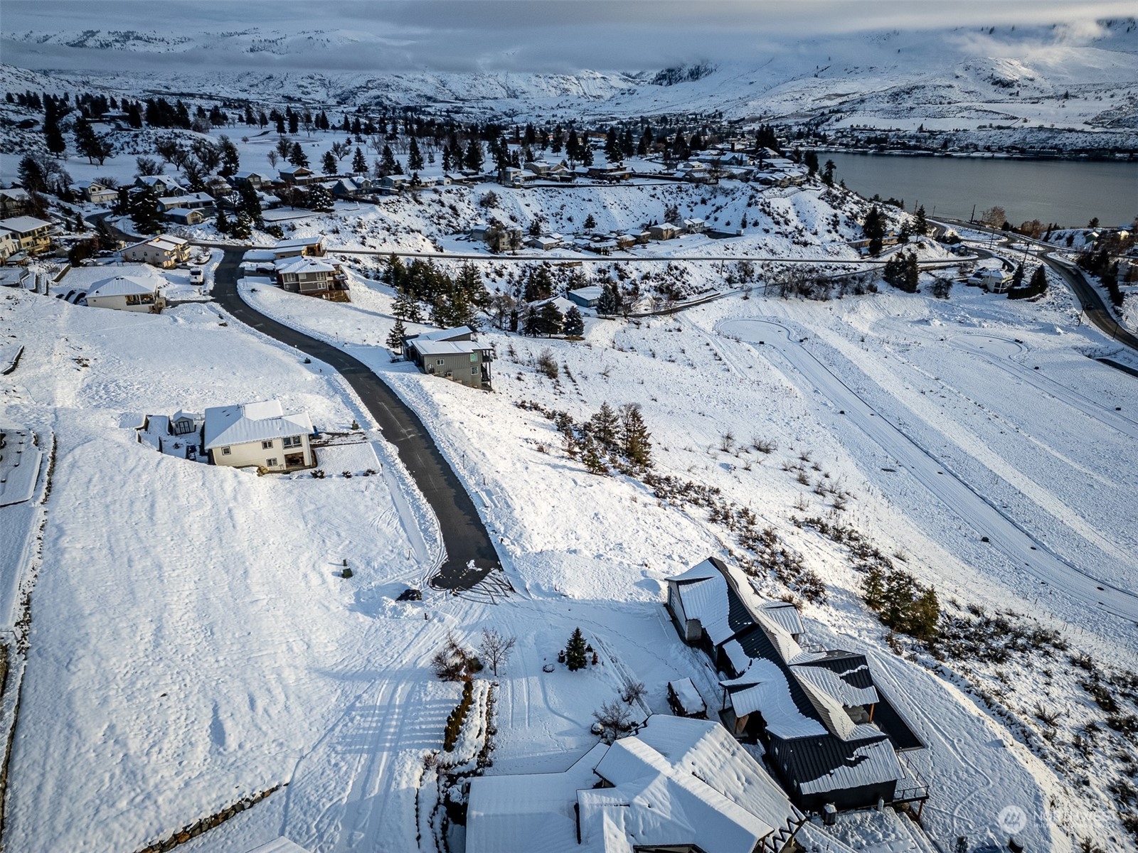 124 Hillcrest Place Chelan, WA 98816 - Photo 19 of 22 an aerial view of a city