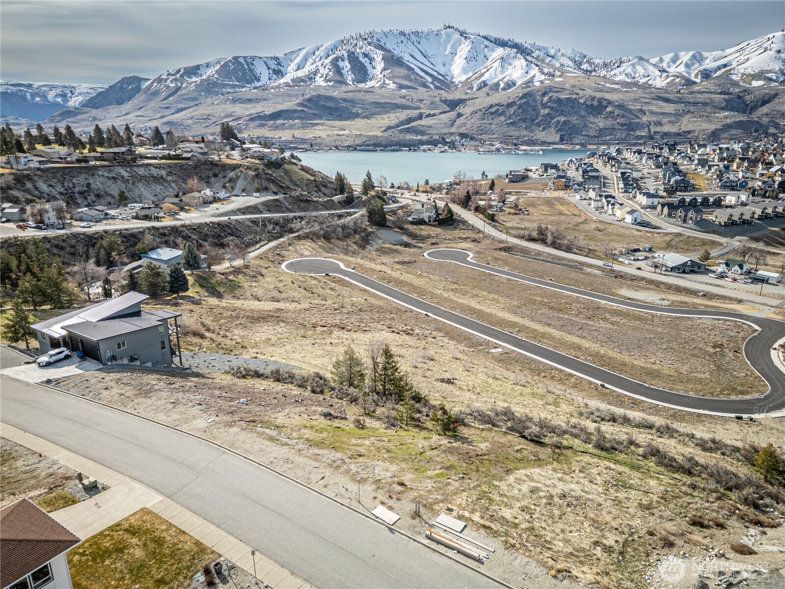 124 Hillcrest Place Chelan, WA 98816 - Photo 3 of 22 a view of a water view