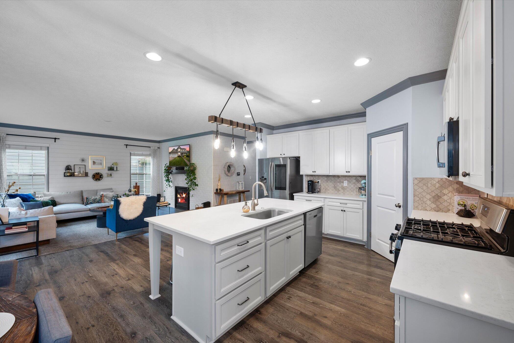 706 Bigham Ridge Boulevard Westerville, OH 43081 - Photo 20 of 62 Kitchen to Great Room - lots of open space for family events or entertaining!