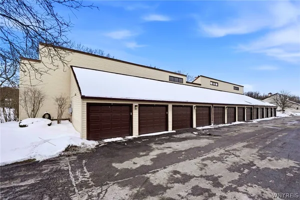 $339,000 | 53 Old Meadow Drive, Amherst, NY 14051