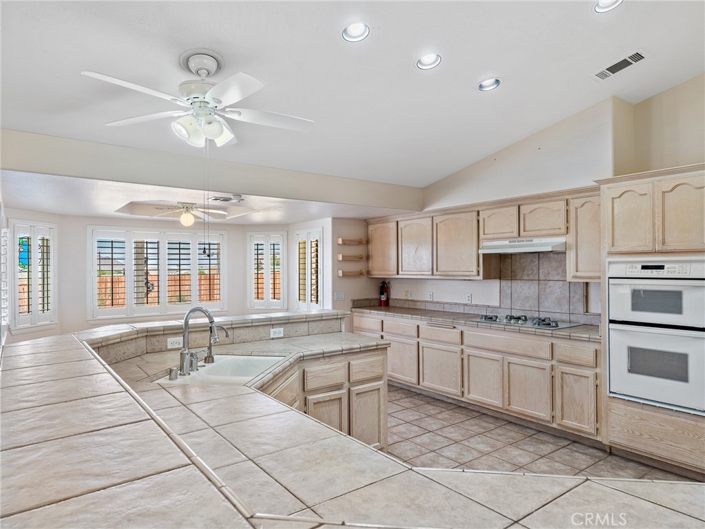 16992 Joshua Road Apple Valley, CA 92307 - Photo 12 of 57