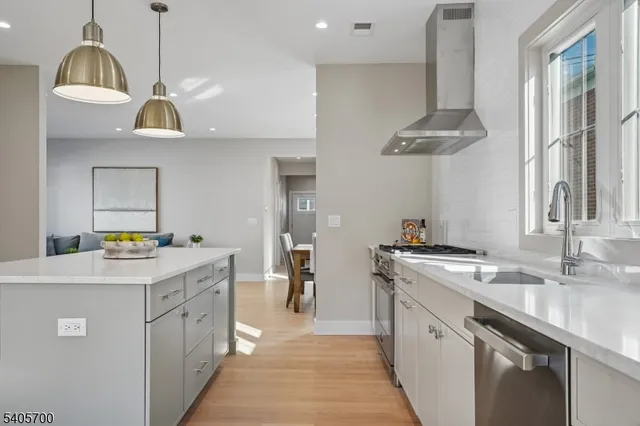 $2,195,000 | 8 Willow Street, Millburn, NJ 07041