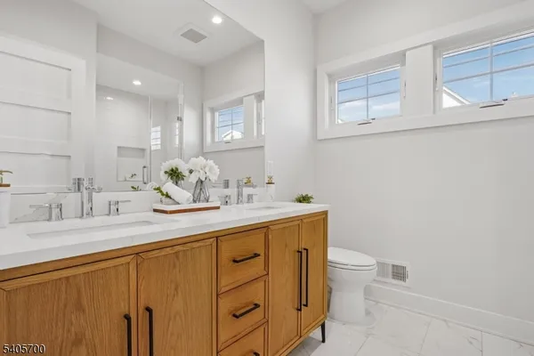 $1,888,000 | 8 Willow Street, Millburn, NJ 07041