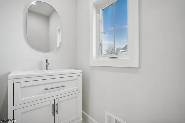 $2,195,000 | 8 Willow Street, Millburn, NJ 07041