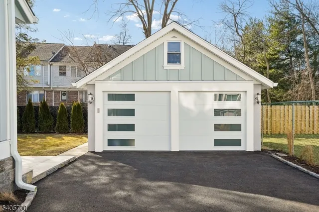 $2,195,000 | 8 Willow Street, Millburn, NJ 07041