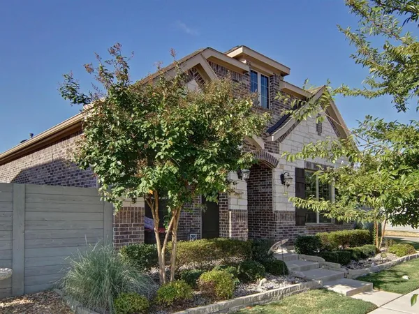 $2,800 | 721 10th Street, Argyle, TX 76226