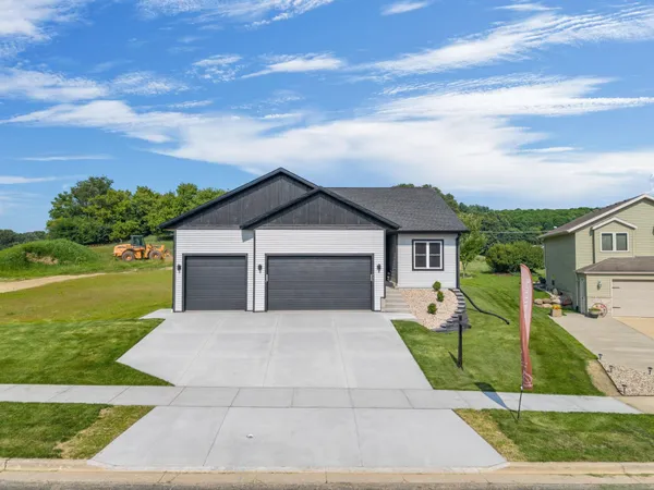 $469,900 | 935 Hay Creek Trail, Reedsburg, WI 53959