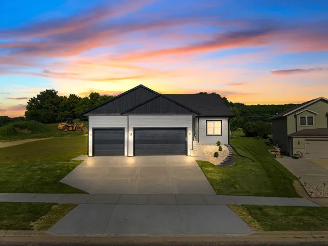 $469,900 | 935 Hay Creek Trail, Reedsburg, WI 53959