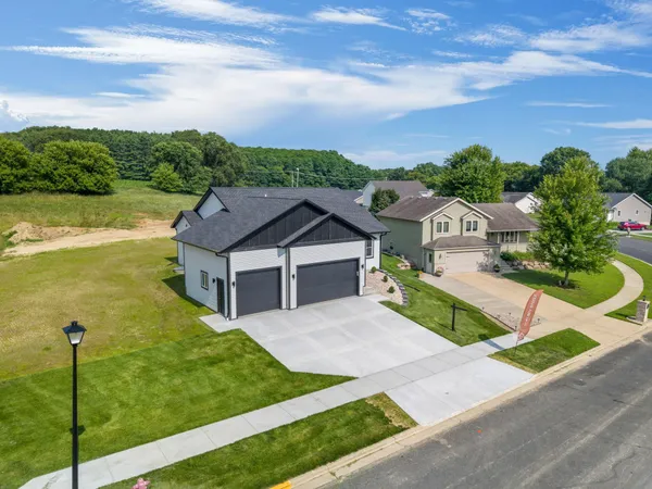 $469,900 | 935 Hay Creek Trail, Reedsburg, WI 53959