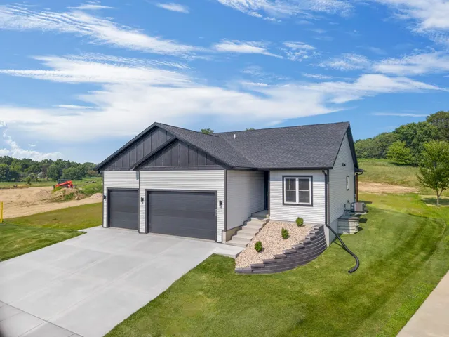 $469,900 | 935 Hay Creek Trail, Reedsburg, WI 53959