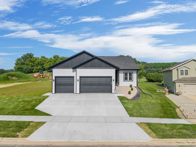 $469,900 | 935 Hay Creek Trail, Reedsburg, WI 53959