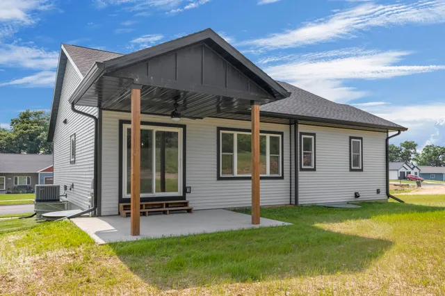 $469,900 | 935 Hay Creek Trail, Reedsburg, WI 53959