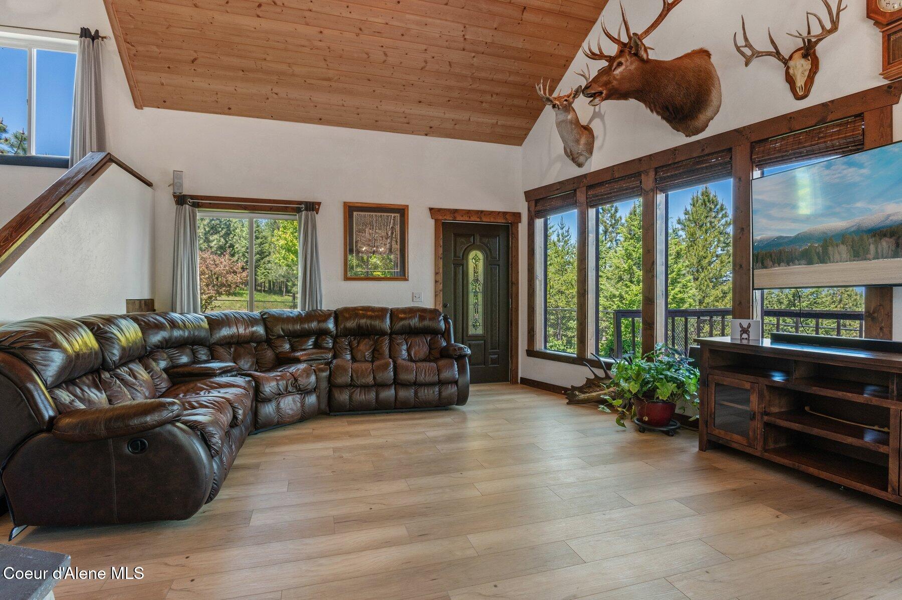 2902 Jewel Lake Road Sagle, ID 83860 - Photo 19 of 51 Great Room