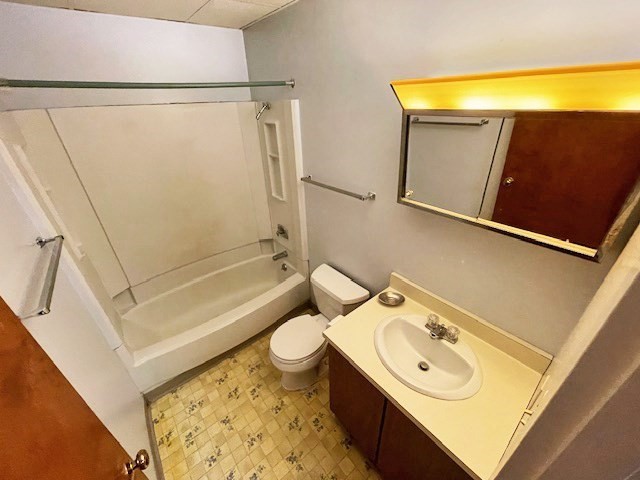 267 Locust Street, Unit 1F Northampton, MA 01062 - Photo 6 of 7 a bathroom with a sink toilet and shower