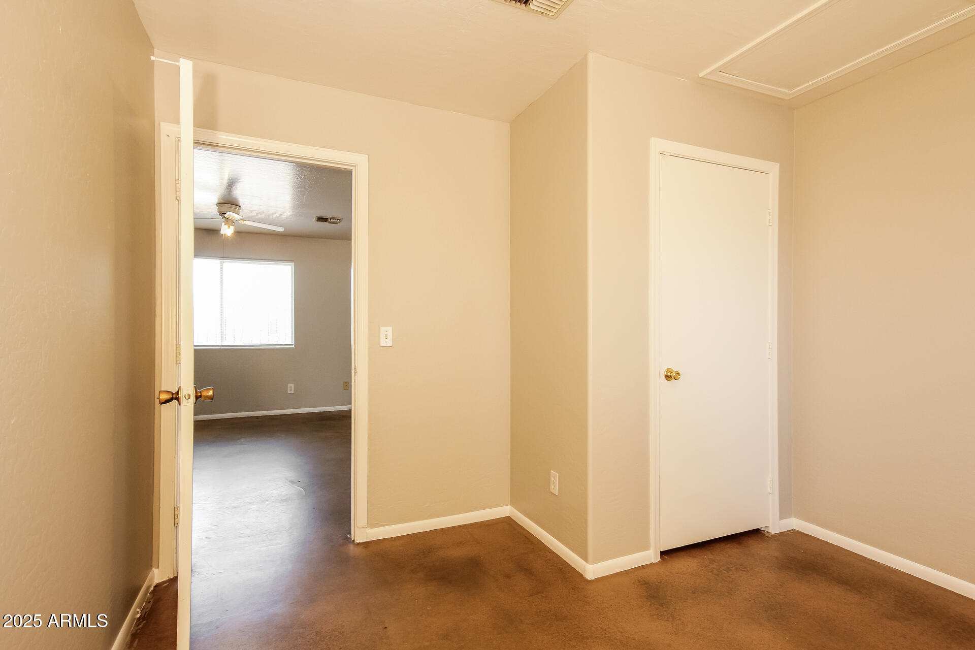 918 South 1st Avenue, Unit 2 Phoenix, AZ 85003 - Photo 12 of 16 a view of an empty room