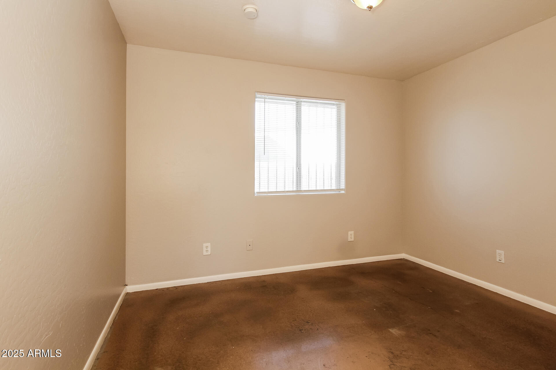 918 South 1st Avenue, Unit 2 Phoenix, AZ 85003 - Photo 9 of 16 an empty room with a window